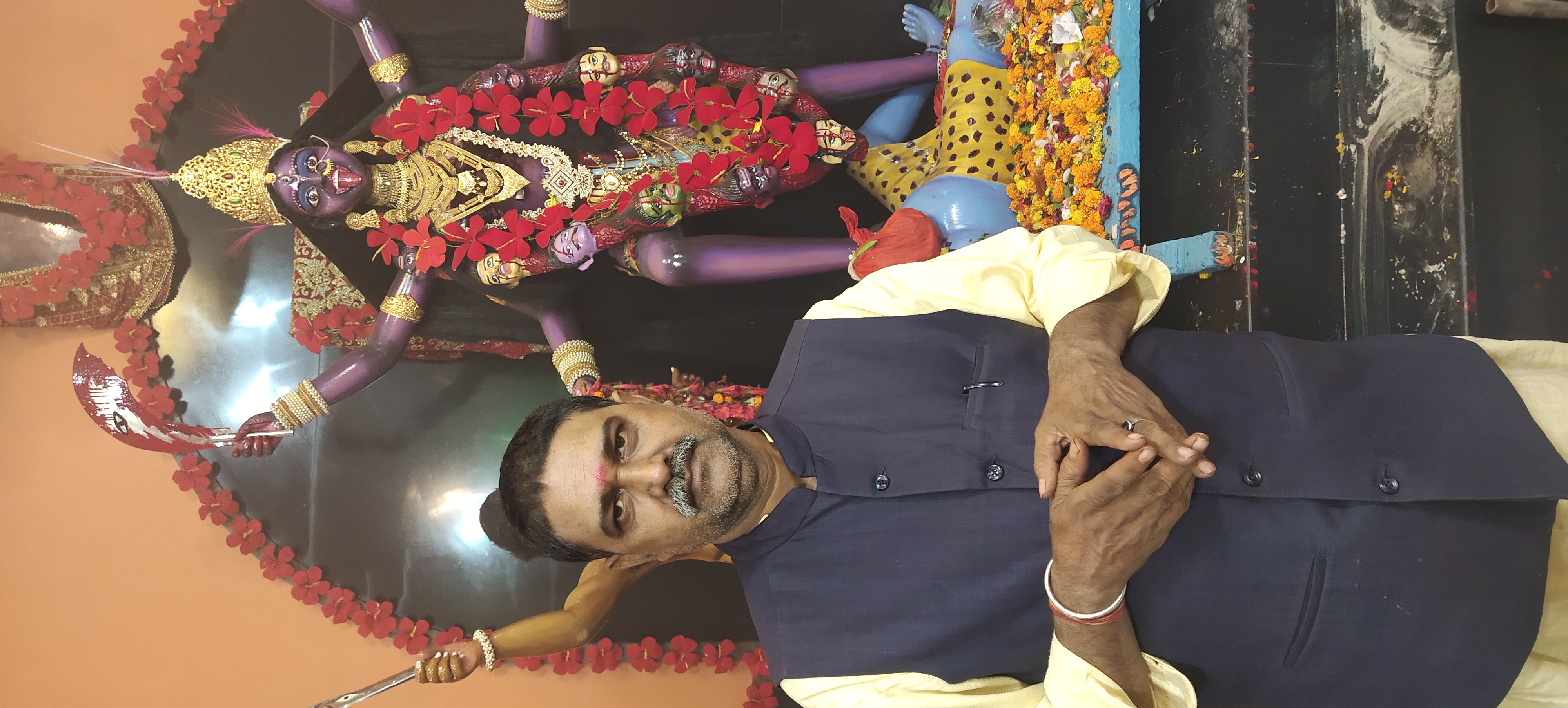 Pandit Manoj Kumar Mishra at Harbariya Kali Mandir